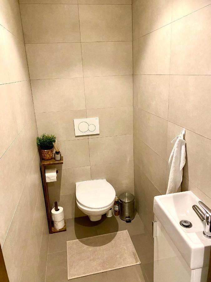 The Elite Suite Downtown A/C & Garage Parking Bratislava Exterior foto