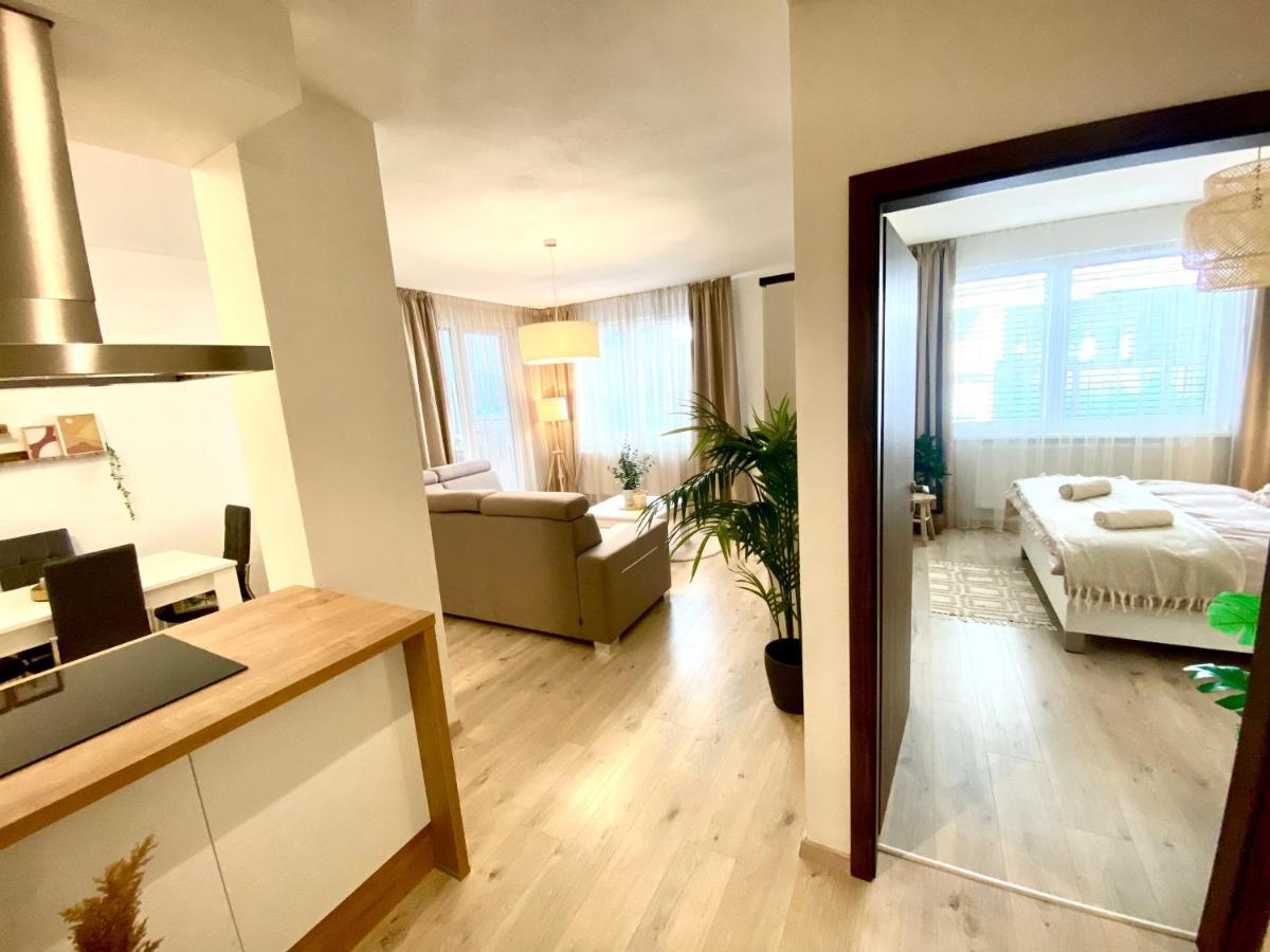 The Elite Suite Downtown A/C & Garage Parking Bratislava Exterior foto